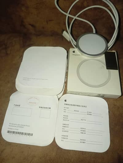 Apple Mag Safe Charger(Wireless)