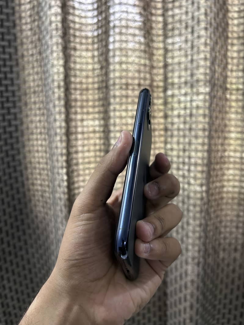 IPHONE 11 PRO MAX 4