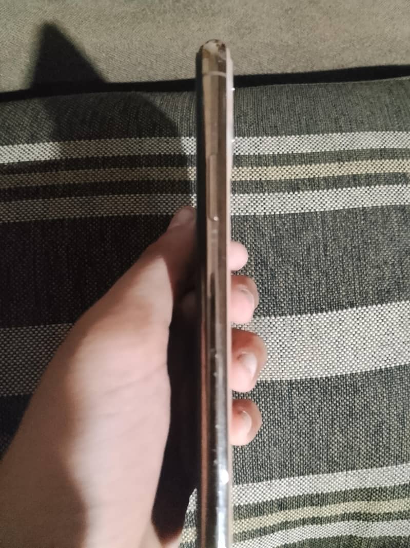 Selling Iphone 2