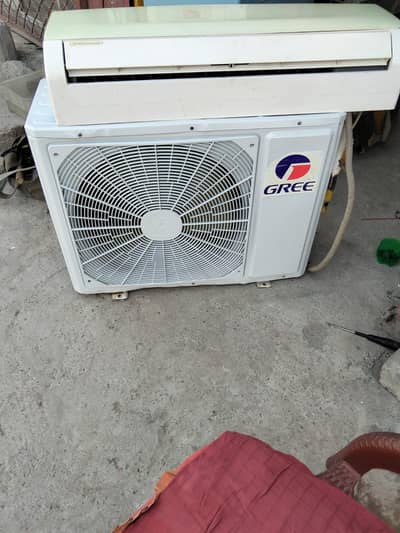 Gree 1.5 Ton Dc inverter for sale.