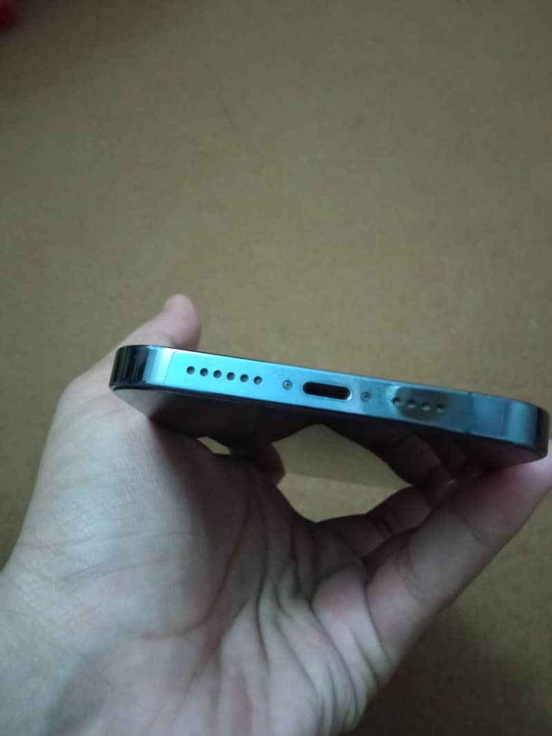 iphone 12 pro max 4