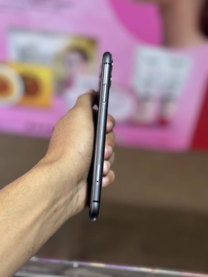 iPhone 11Jv 1