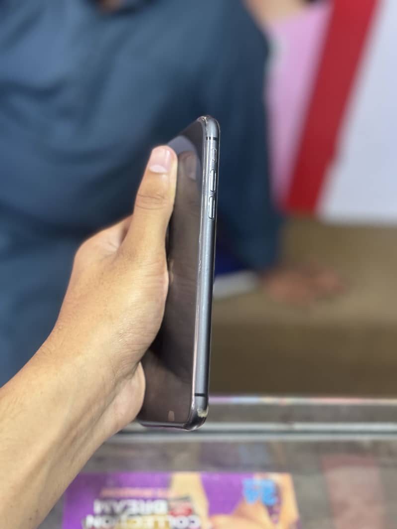 iPhone 11Jv 6