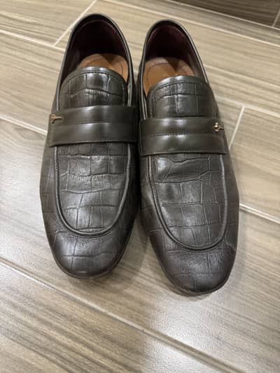 Logo’s shoes