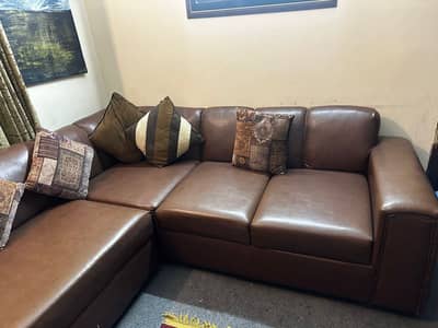 L shaped sofa in 10/10 condition available for sale