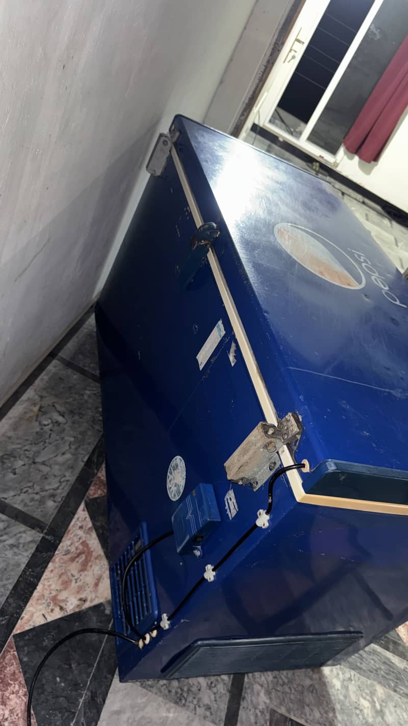 Pepsi freezer just like new 1