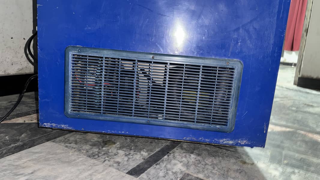 Pepsi freezer just like new 2