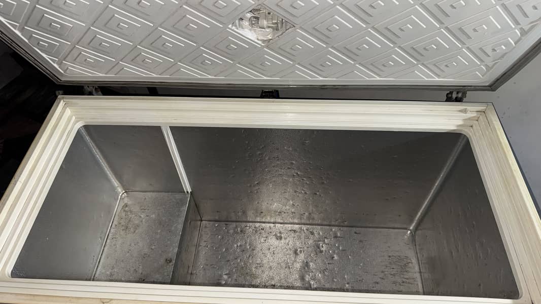 Pepsi freezer just like new 4