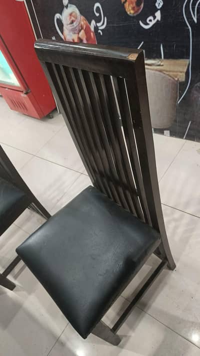 Restaurant K Liye Larky Ki Zarort hai.
