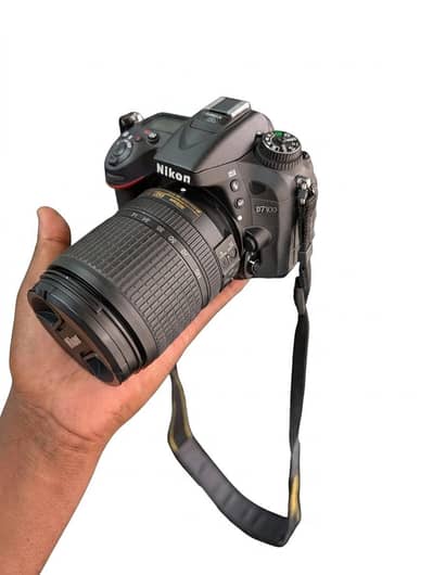 Nikon Dslr d7100 with af-s 18-140mm lens and accessories like new.