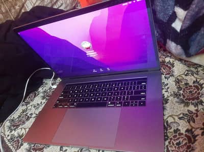 Apple MacBook Pro 2018 | 15" | Core i7 | 16GB RAM | 256GB SSD