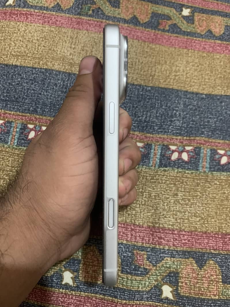 iPhone 17 pro max physical 1