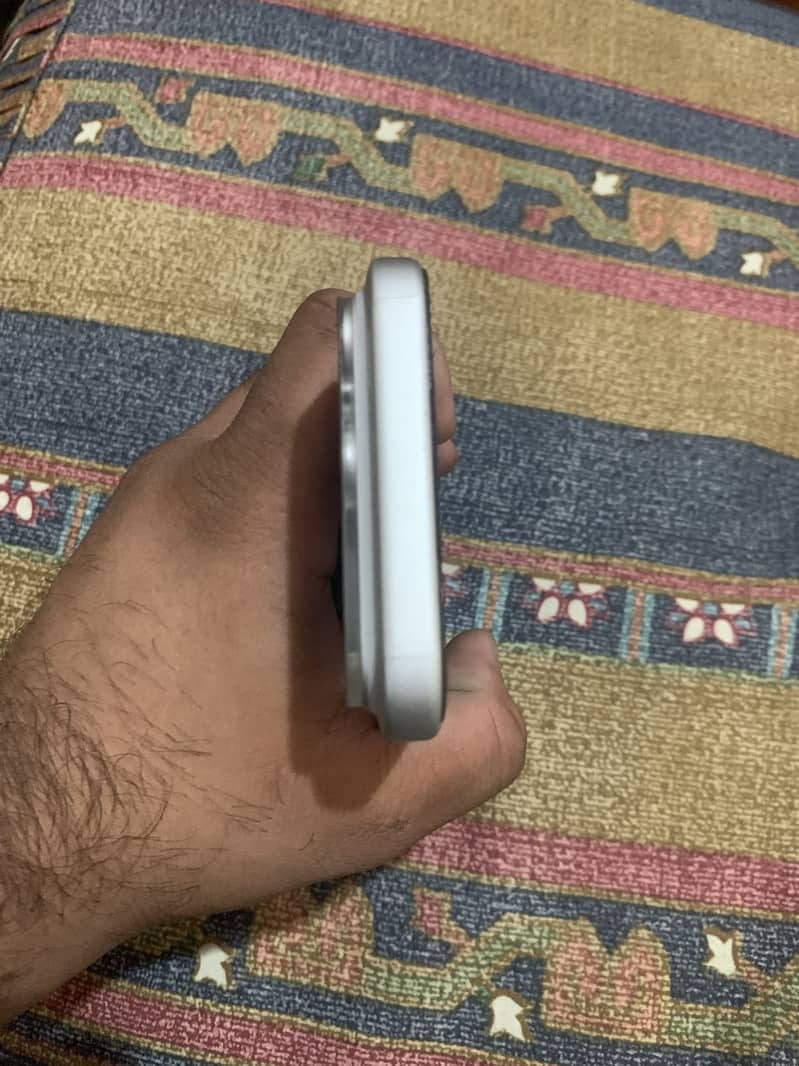 iPhone 17 pro max physical 3