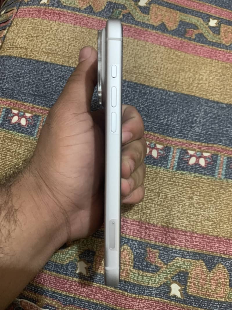 iPhone 17 pro max physical 4
