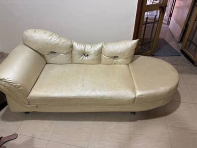 Selling beautiful elegant and builtin cousins dewan