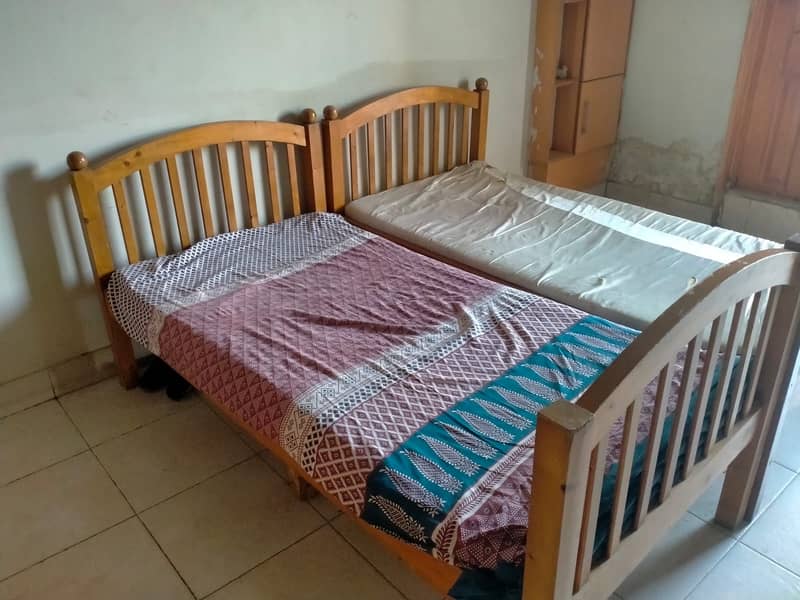 Single solid wood bed 1