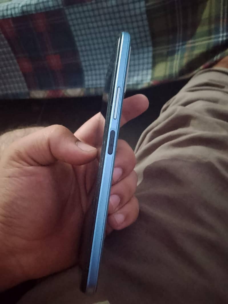 vivo y33s 4