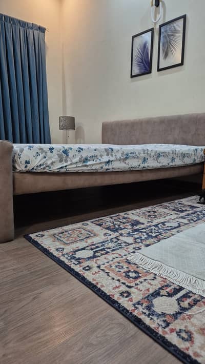 Vintage Royal Sheesham Wood Queen Bed - Solid Build