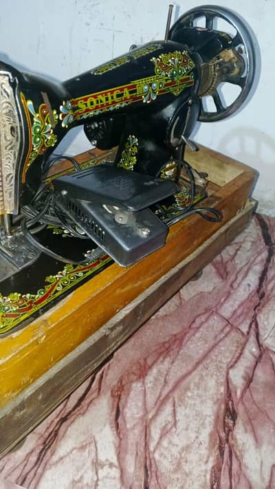 Used but almost new condition 10/9 bht e km use hui hai