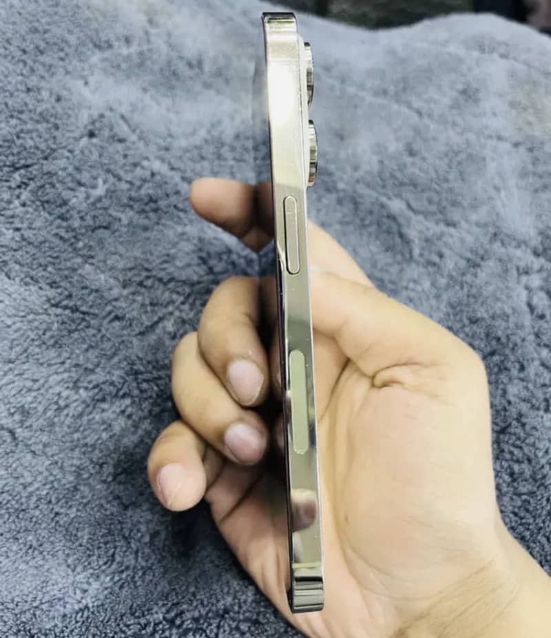 iPhone 14 Pro 1