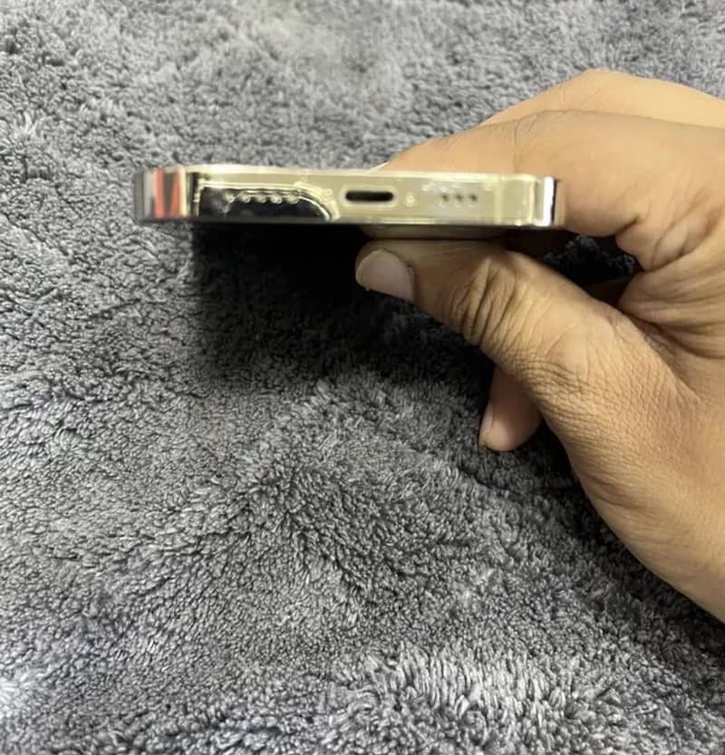 iPhone 14 Pro 2