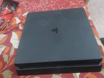 / PS4 Pro 1TB (pre-owned) offers gamers an exceptional gaming experie