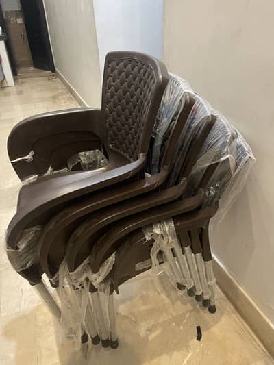 Assalam alikum i am selling my new chair’s unused brand new