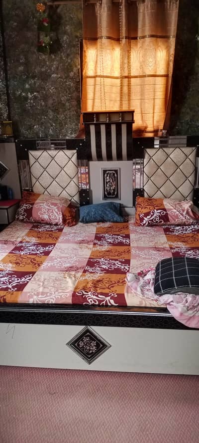 bed & side table