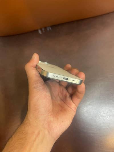 iPhone 15 pro white