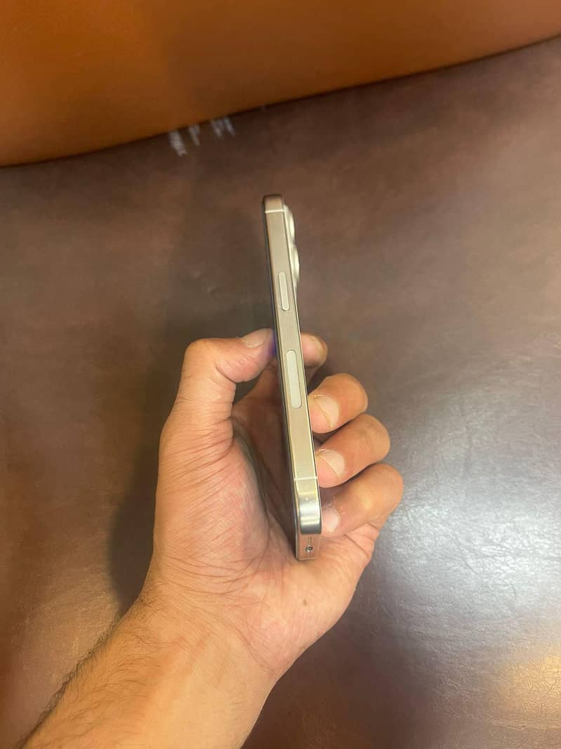 iPhone 15 pro white 2