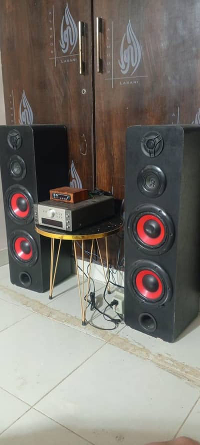 important 2 speakers hain 8 om ka hai sound bass out class ha