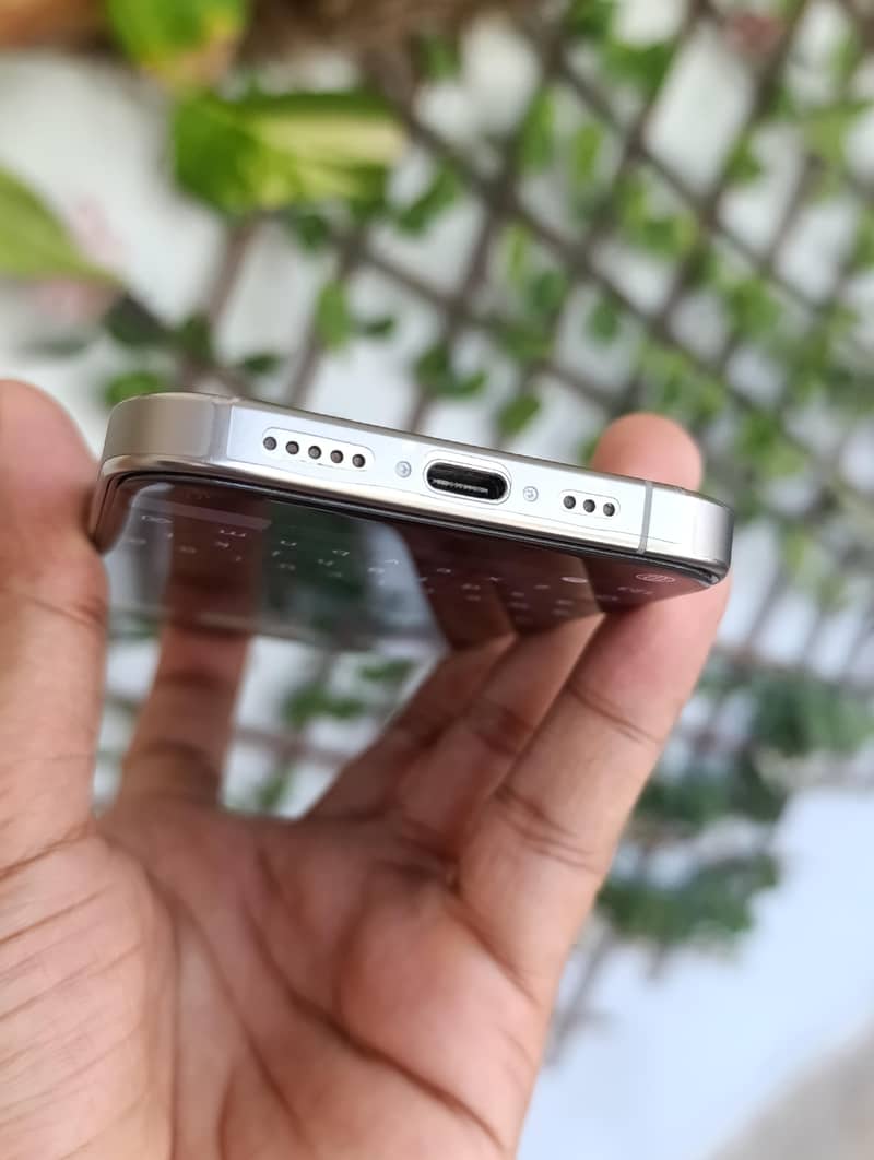 iphone 16 pro 4