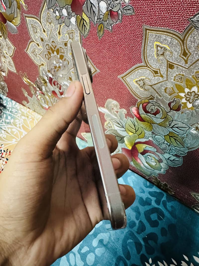 iPhone 15 Pro 3