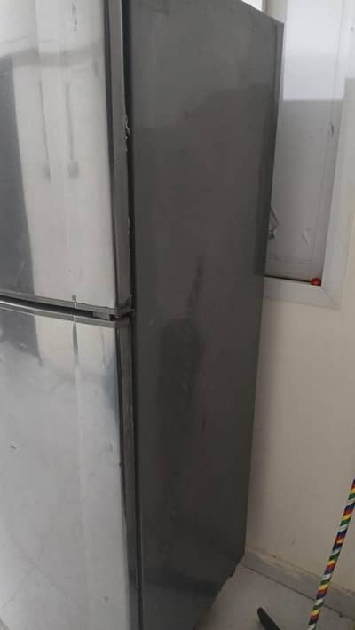 Dawlance frige for sell chal nae ri resion pata nae cooling nae de ri