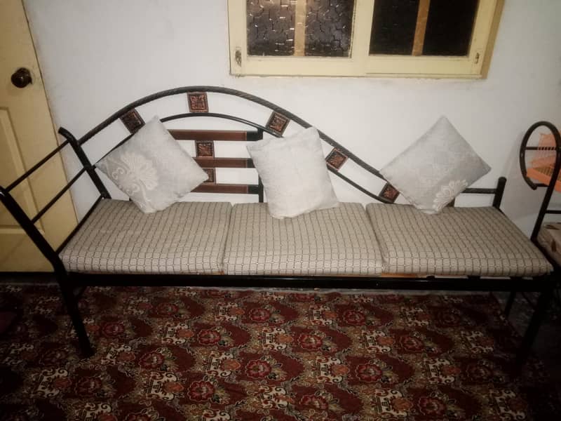 three seater setty 1