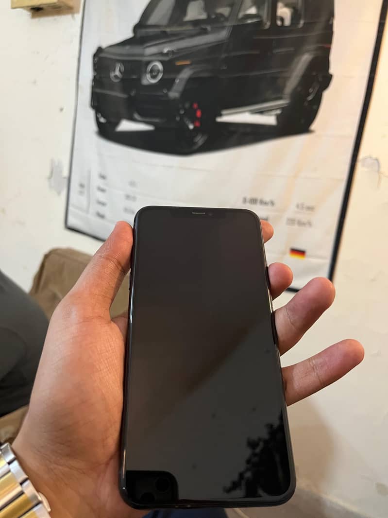 IPHONE 11 PRO MAX 4