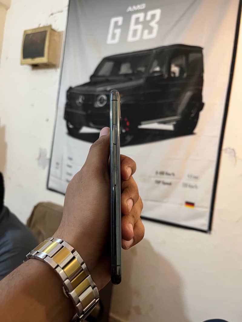 IPHONE 11 PRO MAX 5