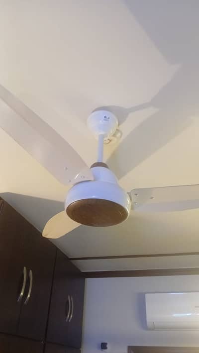 Inverteer Ceiling fan with remote brand karachi fan just like new
