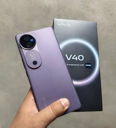 vivo v40 5G 24/256gb barnd new condition 10by10 2mont wranty exchange
