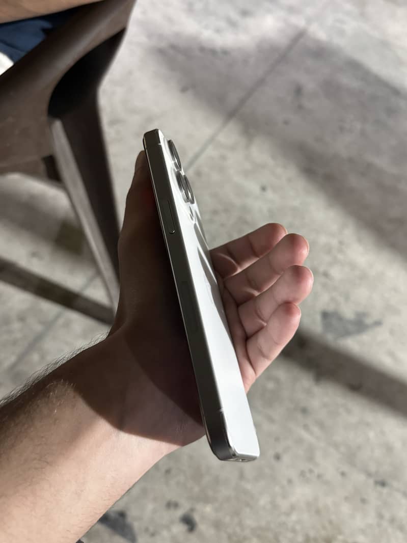 iPhone 15 pro max 4
