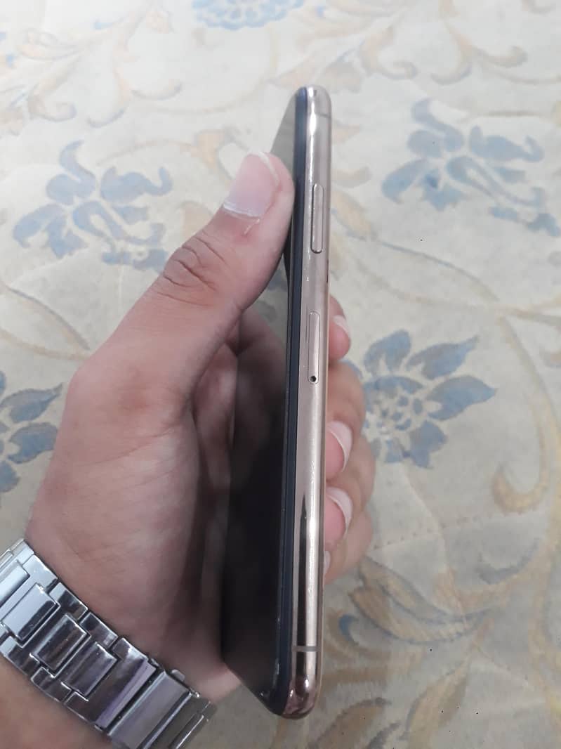 Iphone xs 4