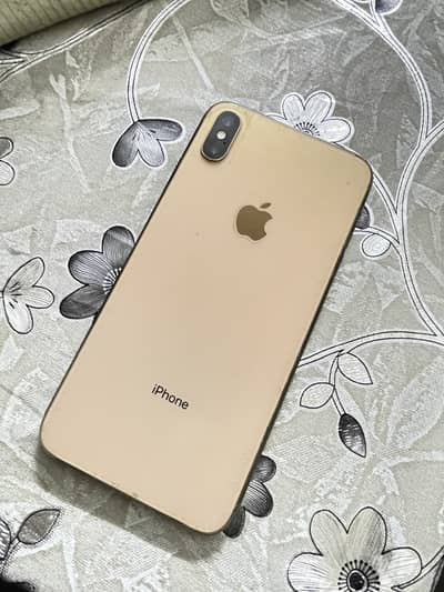 Iphone xsmax   golden colour 64 gb condition 10/10