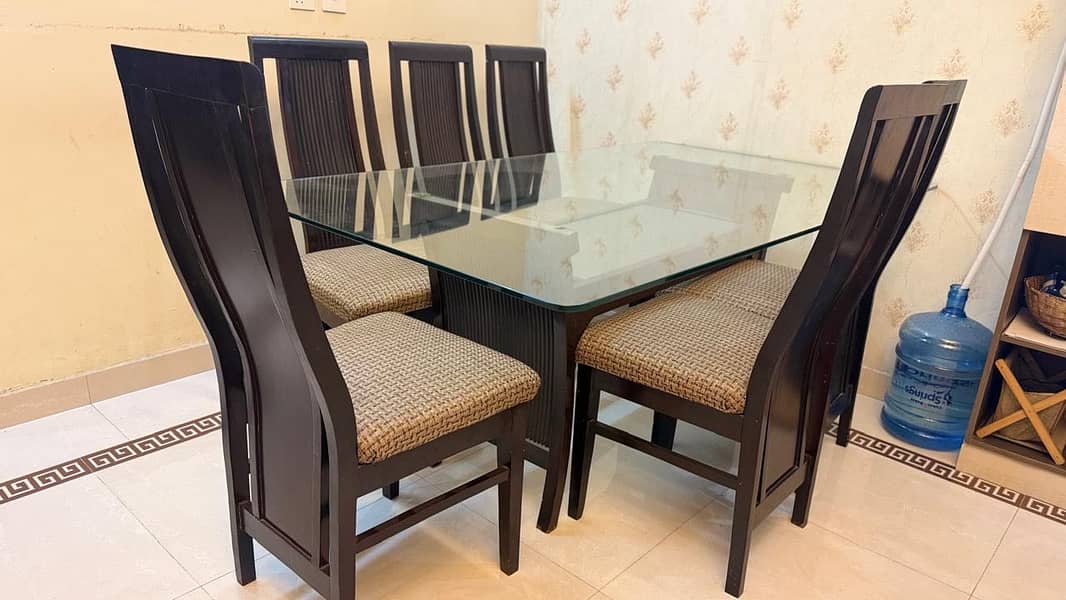 6 seater dining table 0