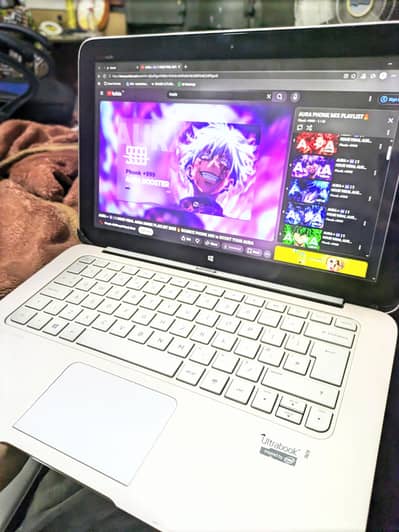 HP Spector Golden | Touch diisplay• Core i5 8GB Ram 128GB SSD • Laptop