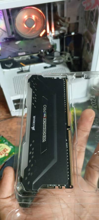 CORSAIR VENGEANCE DDR4 3200MHz RGB Gaming RAM