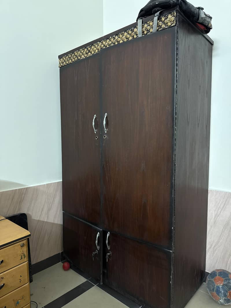 wardrobe 0