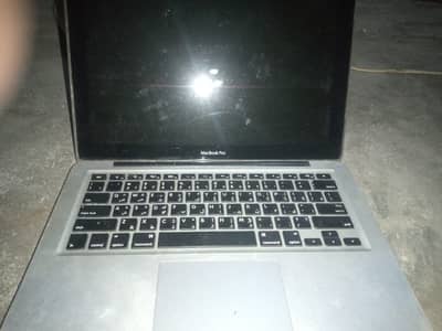 DEAD PRO MACBOOK PARTS AVAILABLE ONLY SCREEN AND KEYBOARD AND CHARGER