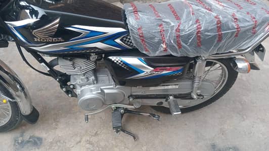 honda,cg125 7wein mhiny July mein nikla ha paka25ha nmb laga hua