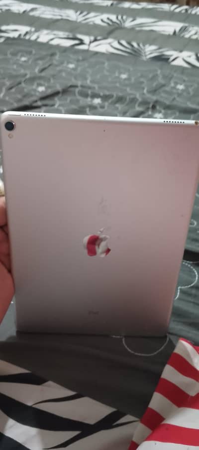 iPad Air 2 chalta ic theek nahe is ka Pakistan ka kisi k pass ic nhi