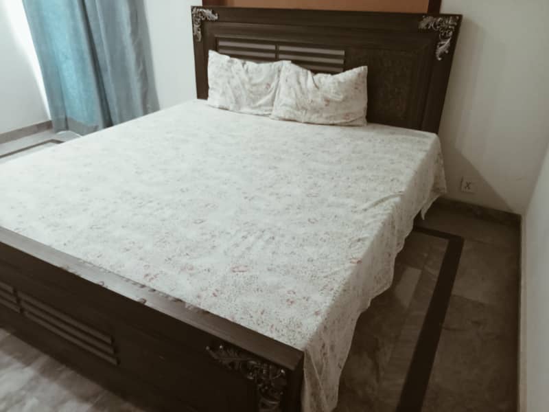 bed with dressing table 2